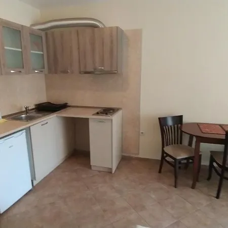 Sunny Sands Apartment *