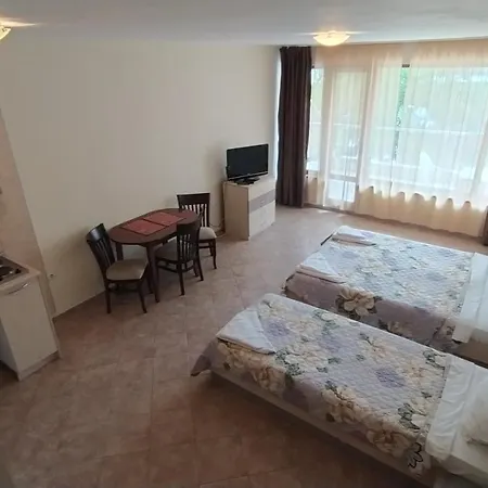 Sunny Sands Apartment *