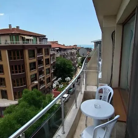 Sunny Sands 布尔加斯