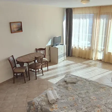 Sunny Sands Apartment