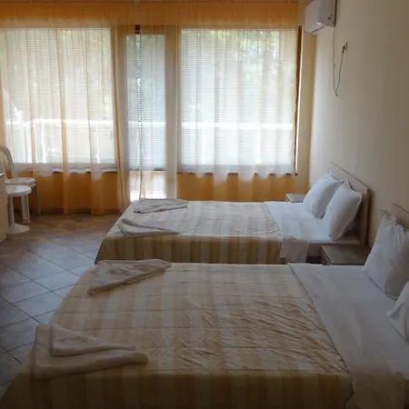 Sunny Sands Apartment *